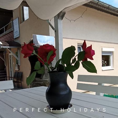 Apartmani Unski Biser Казин Екстериор снимка