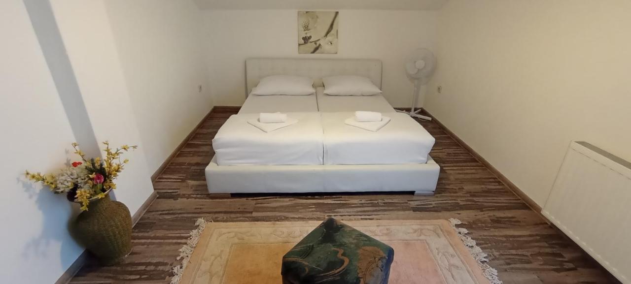 Apartmani Unski Biser Казин Екстериор снимка